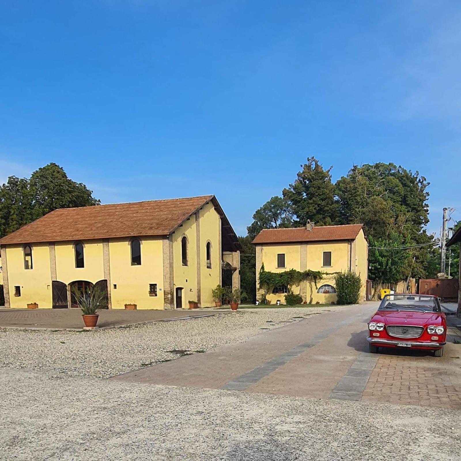 Agriturismo Le Corti Della Gualdana Voghera Eksteriør billede