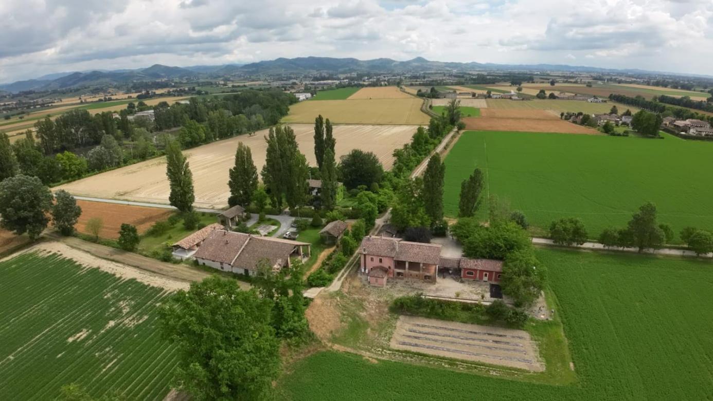 Agriturismo Le Corti Della Gualdana Voghera Eksteriør billede