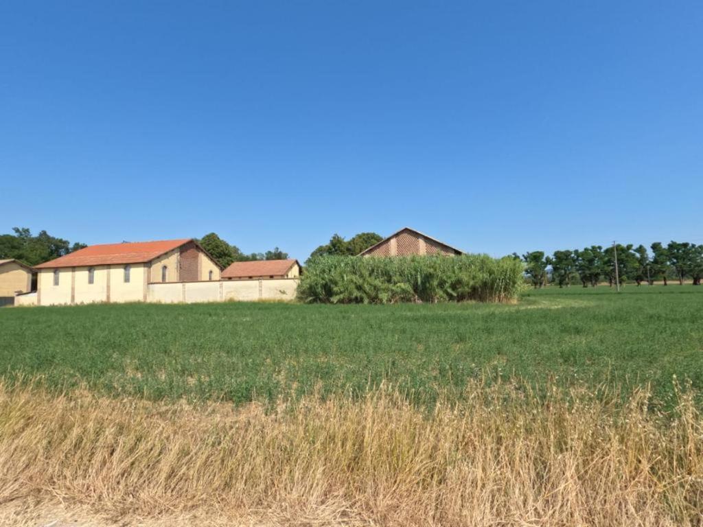 Agriturismo Le Corti Della Gualdana Voghera Eksteriør billede